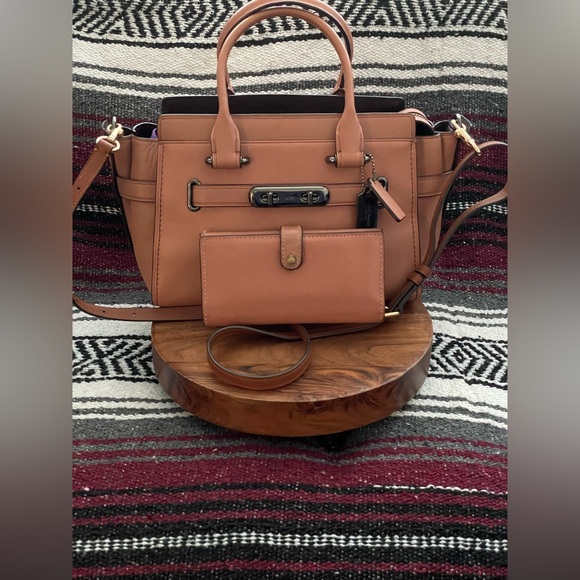 Coach Handbags - COACH Dusty Rose Glovetanned Leather Swagger 27 Bag & Wallet Set